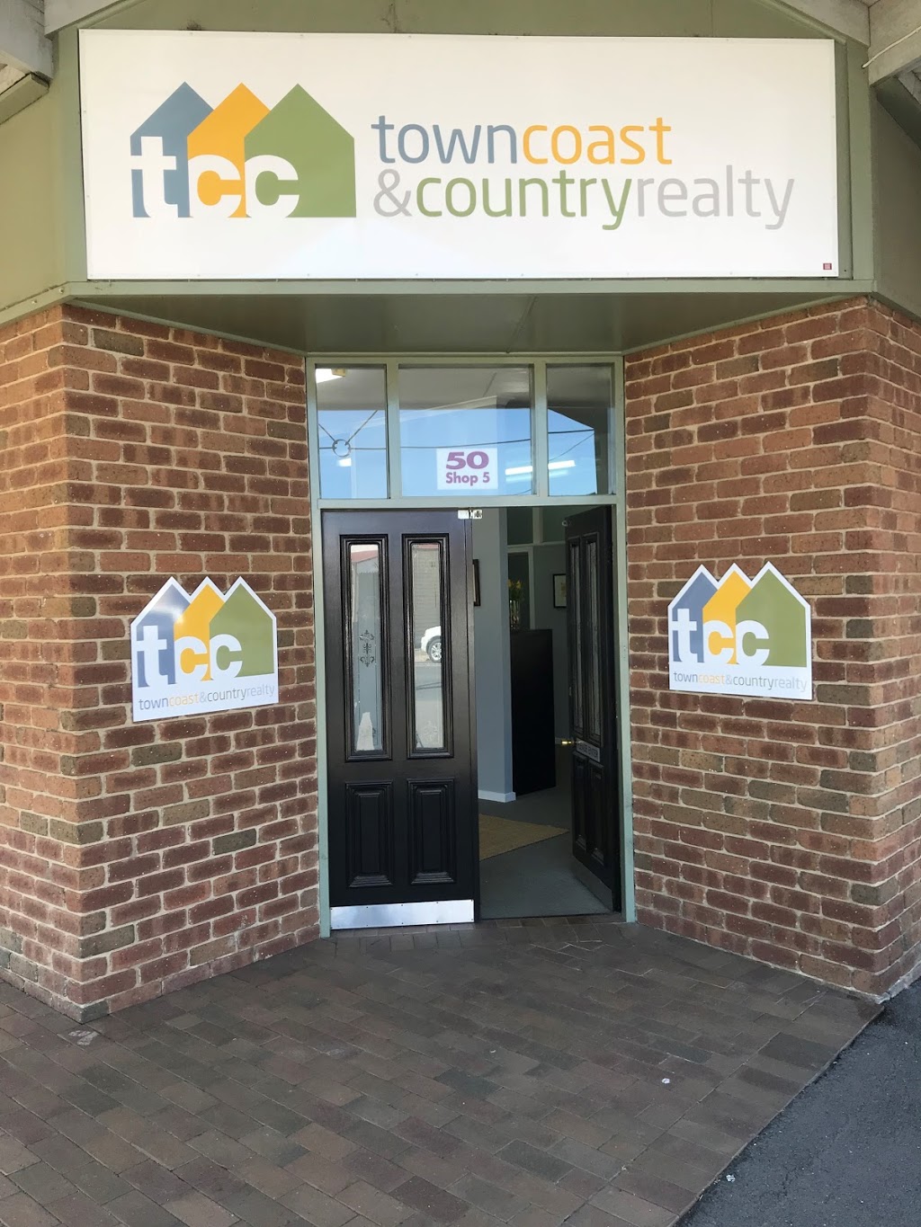 Town Coast & Country Realty | real estate agency | 5/48-50 Mollison St, Kyneton VIC 3444, Australia | 0354221080 OR +61 3 5422 1080