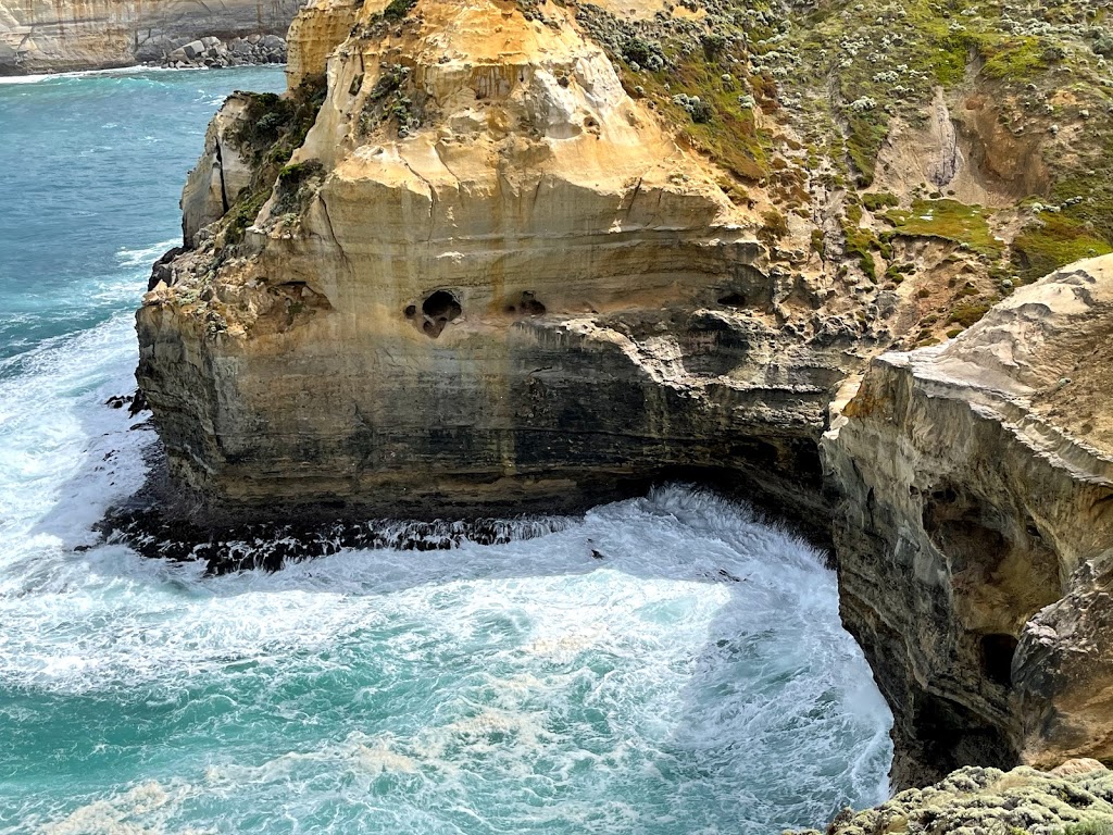 The Arch | tourist attraction | Great Ocean Rd, Port Campbell VIC 3269, Australia | 0386274700 OR +61 3 8627 4700