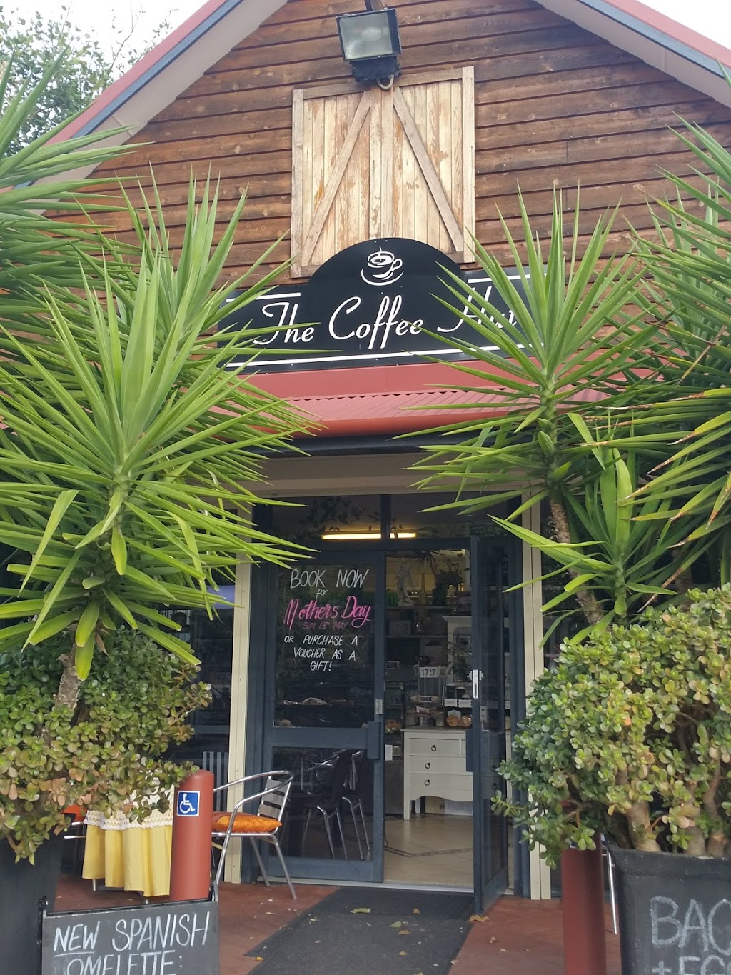 The Coffee Hut | cafe | 4/777A Great Northern Hwy, Herne Hill WA 6056, Australia | 0892960255 OR +61 8 9296 0255