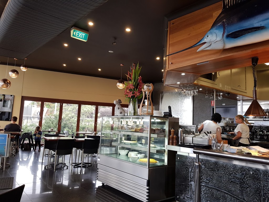 Bombora Seafood Restaurant | 2 Endeavour Dr, Wollongong NSW 2500, Australia | Phone: (02) 4229 7011