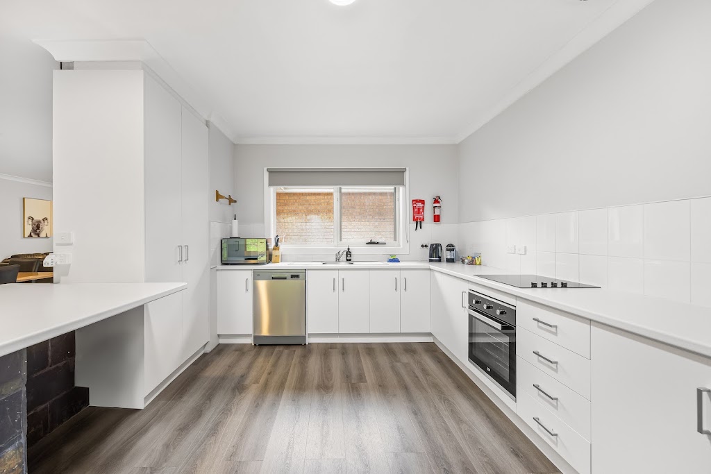 Kangaroo Guest House | Unit 2/18 Warren Rd, Halls Gap VIC 3381, Australia | Phone: 0412 885 828