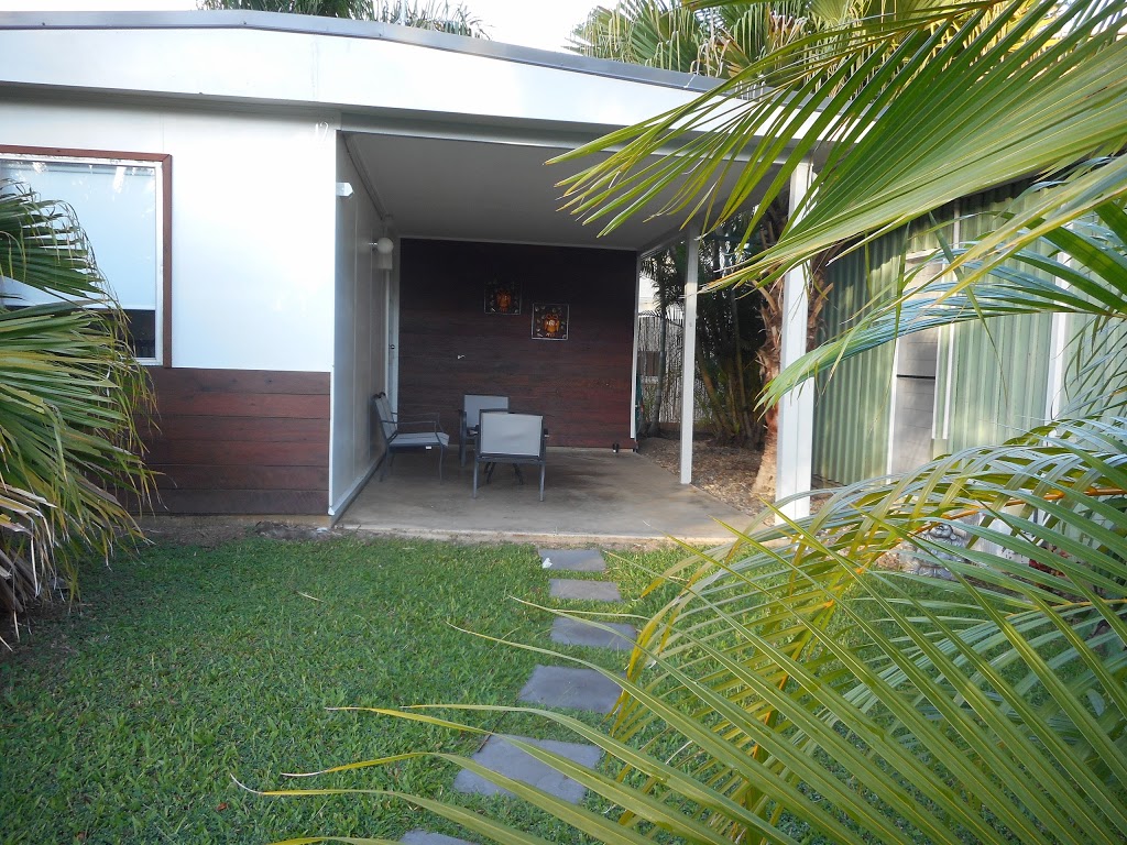 Bush Village Budget Cabins | 2 St Martins Ln, Cannonvale QLD 4802, Australia | Phone: (07) 4946 6177