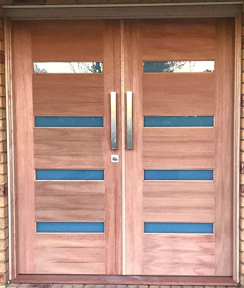 WELL HUNG Doors by Neil | Fleetwood Dr, Narre Warren VIC 3810, Australia | Phone: 0418 712 097