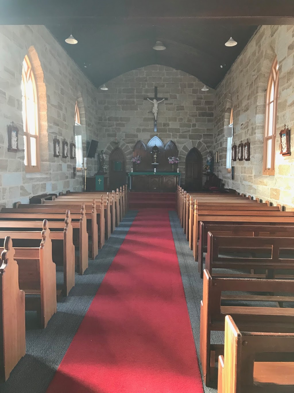 Holy Cross Catholic Church | church | 9 Humphreys Rd, Kincumber South NSW 2251, Australia