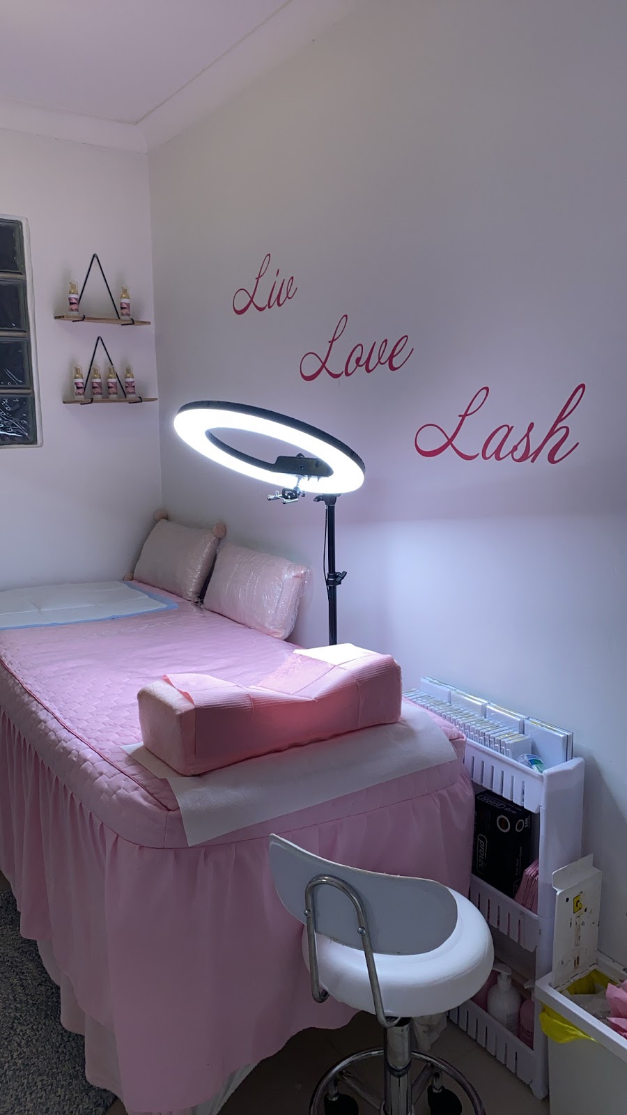 Liv love lash salon | beauty salon | 6 Metropole St, Robertson QLD 4109, Australia | 0424300108 OR +61 424 300 108