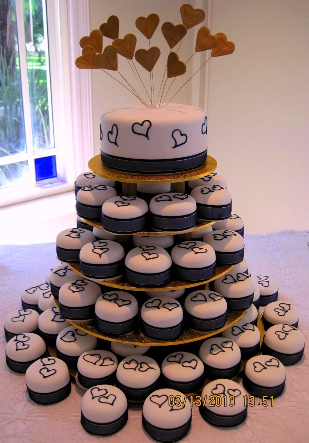 Sues Wedding Cakes & Bridal Accessories | 8 Valley Dr, Tamworth NSW 2340, Australia | Phone: 0439 067 305