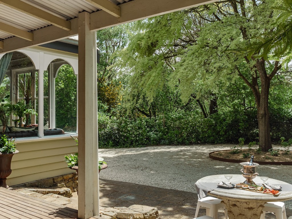 The Cosmopolitan Cottage | Luxury Accommodation | 10 Quarry St, Trentham VIC 3458, Australia | Phone: (03) 5424 1516