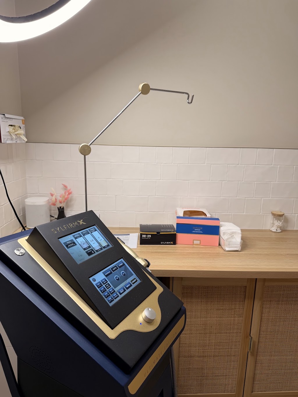 Skinistry Medical Aesthetics | Woolworths Complex, Level 1/10 Eimeo Rd, Rural View QLD 4740, Australia | Phone: 0400 239 083