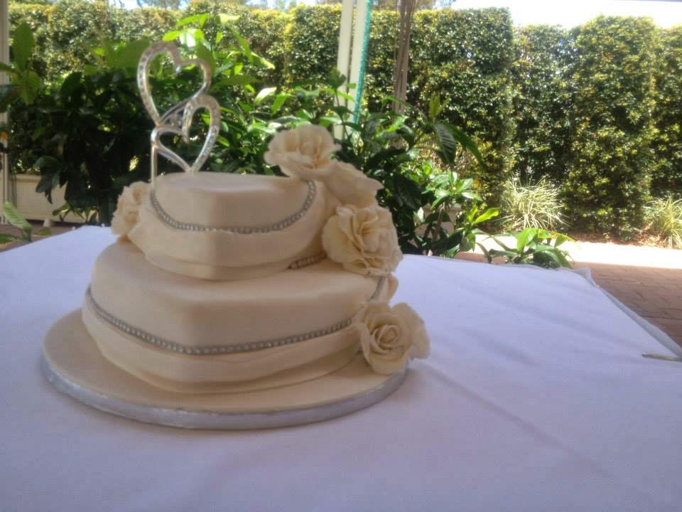 Unusual and Amazing cakes | bakery | 1 Homebush Rd, Dundowran Beach QLD 4655, Australia | 0447563101 OR +61 447 563 101