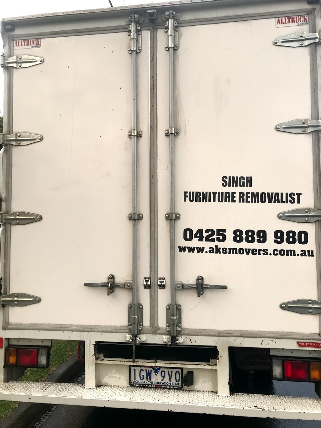 Furniture Removals by Singh | 55 Kanooka Rd, Wantirna South VIC 3152, Australia | Phone: 0425 889 980