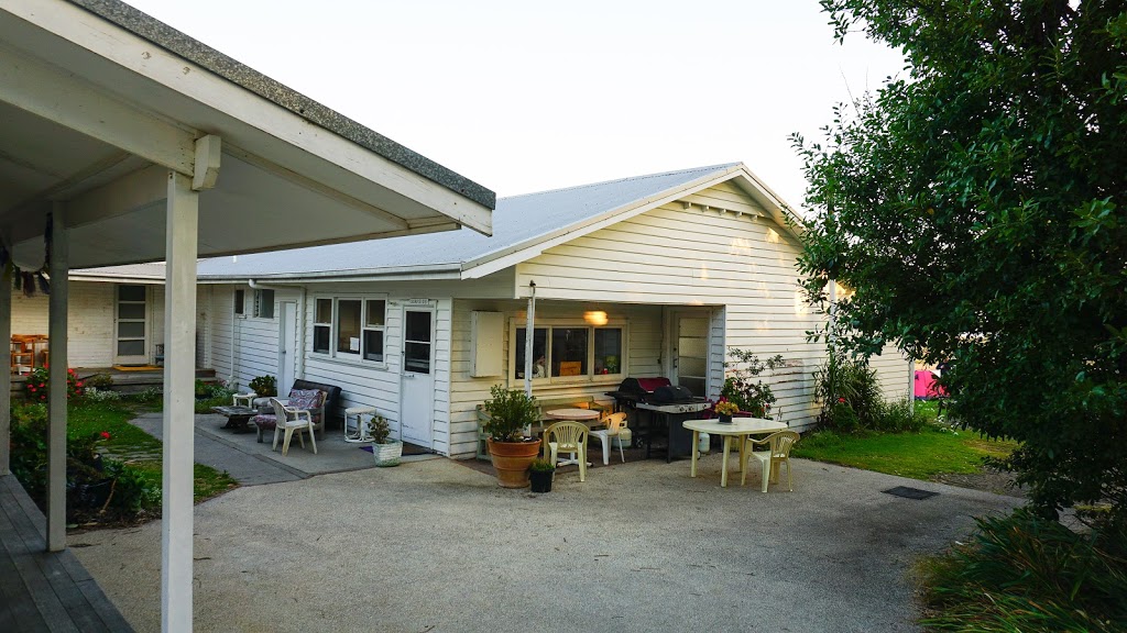 Surfside Backpacker | lodging | 7 Gambier St, Apollo Bay VIC 3233, Australia | 0352377263 OR +61 3 5237 7263
