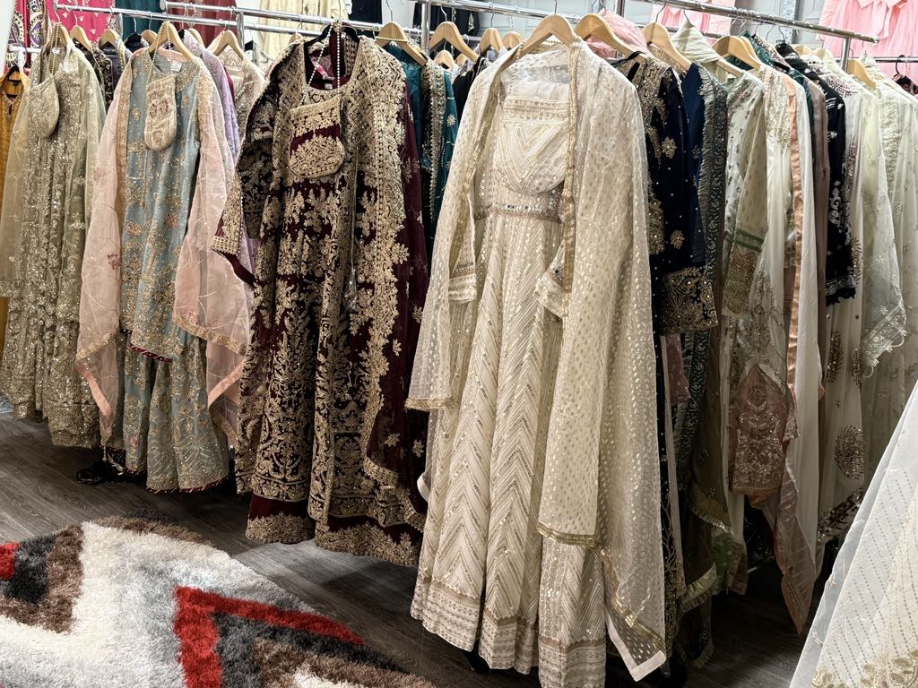 Less & Luxury | 7 Turnberry Cl, Oxley QLD 4075, Australia | Phone: 0469 234 614