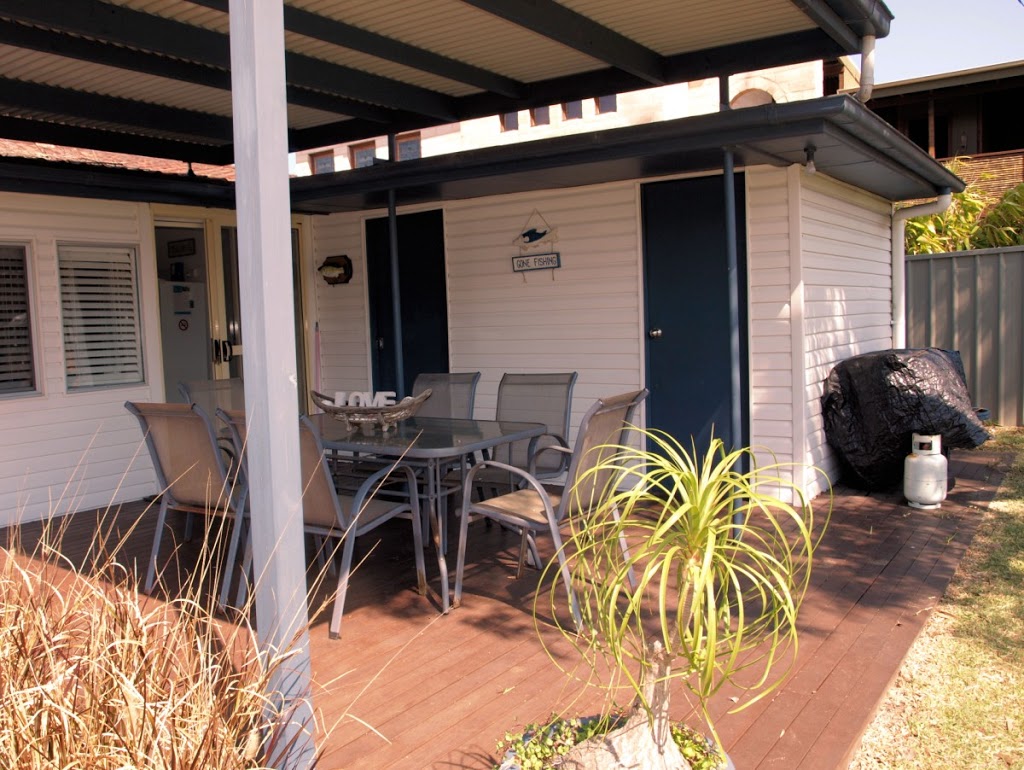 Seaside Beach House Jervis Bay | lodging | 55 Elizabeth Dr, Vincentia NSW 2540, Australia | 0435084261 OR +61 435 084 261