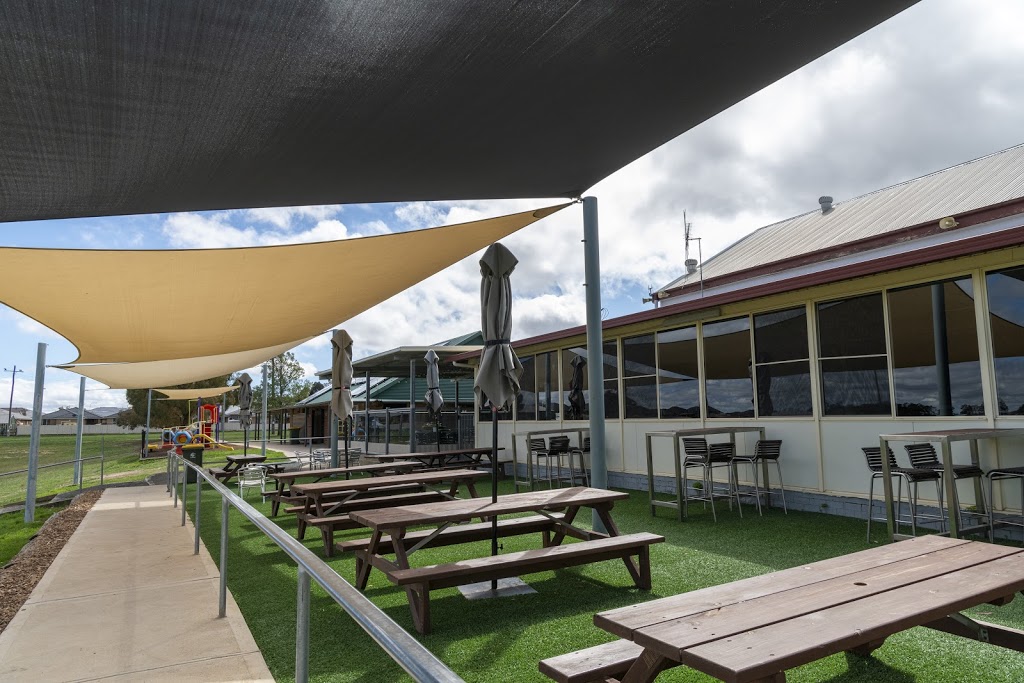 Waratah Sports Club | restaurant | 34 Telopea Way, Orange NSW 2800, Australia | 0263628773 OR +61 2 6362 8773