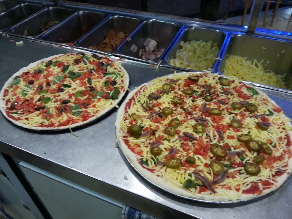 San Remo Pizza Parlour | restaurant | 10/37 Endeavour Rd, Hillarys WA 6025, Australia | 0894018100 OR +61 8 9401 8100