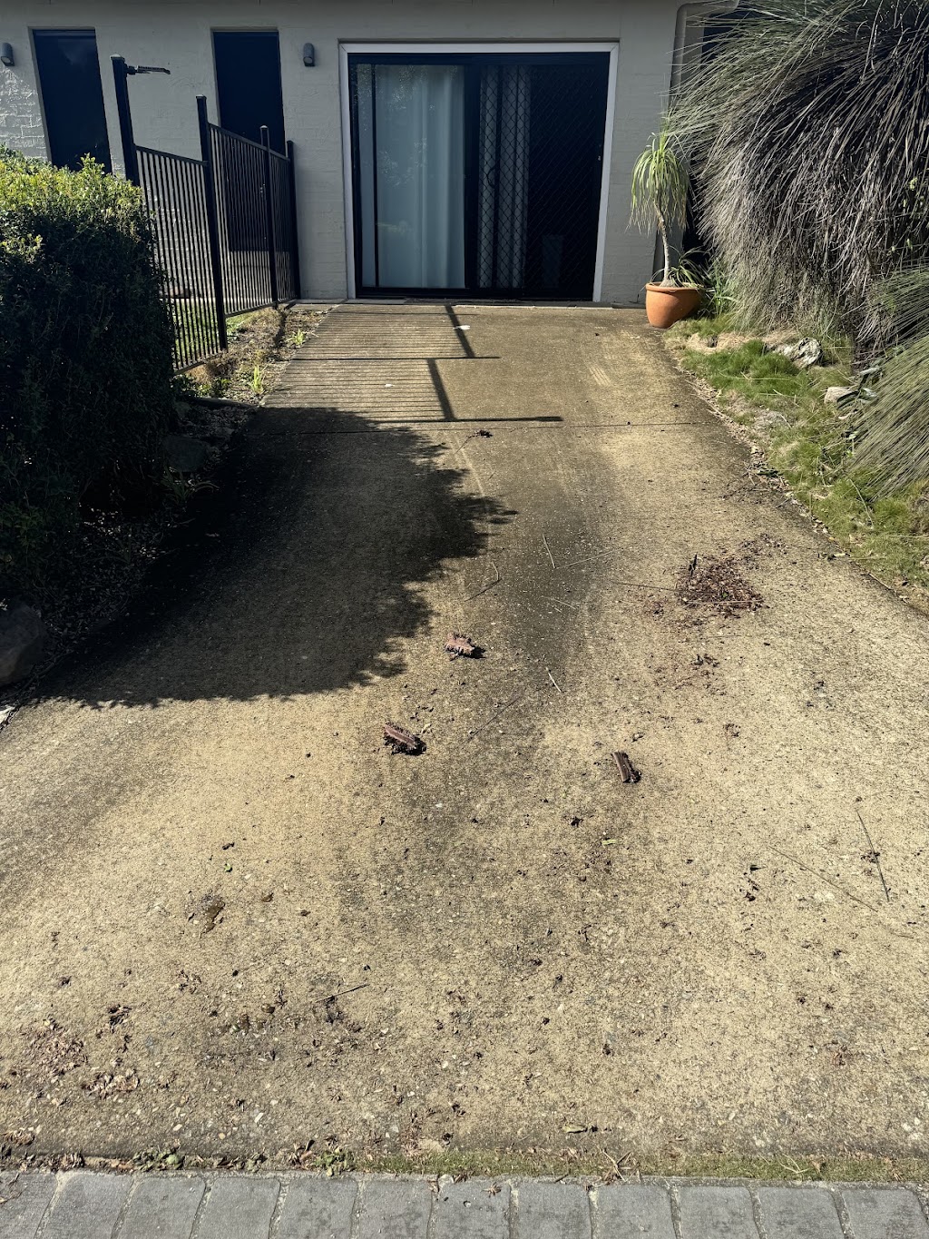 A1 pressure washing | Honeysuckle Way, Calamvale QLD 4116, Australia | Phone: 0435 111 474