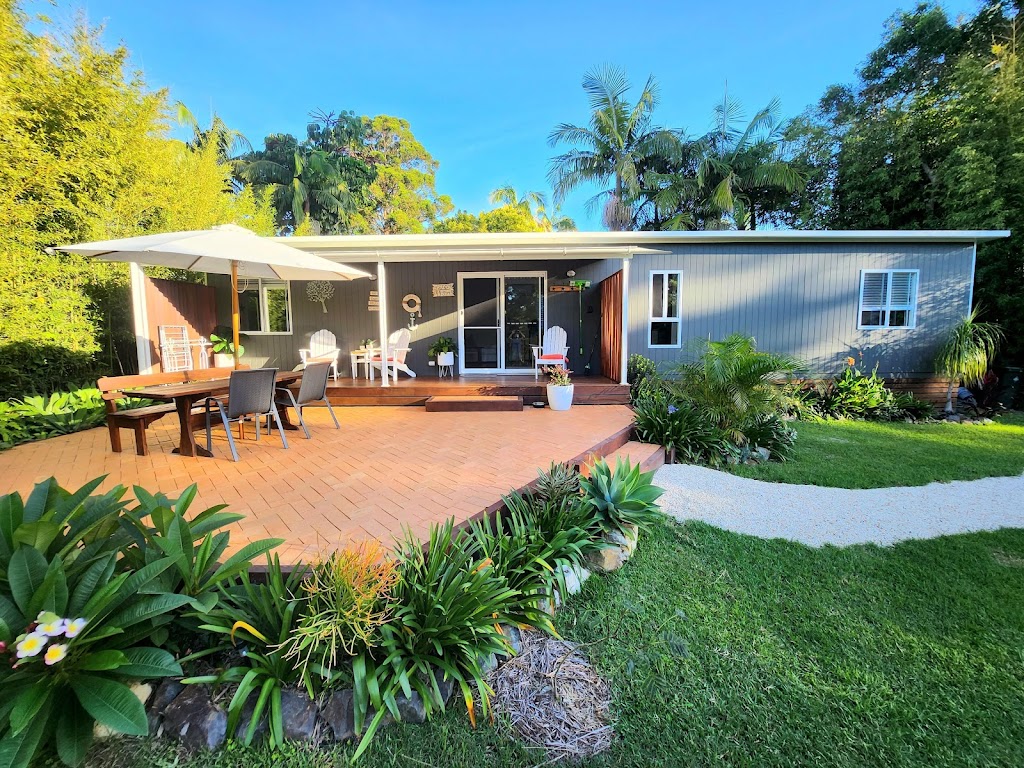 Tropical Hideaway Cottage | 27A Tropic Gardens Dr, Smiths Lake NSW 2428, Australia | Phone: 0422 428 615