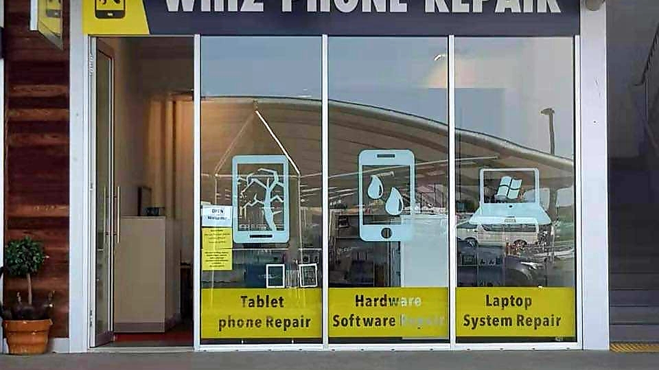 whiz phone repair | Shop1010, Northern Beaches Central, 10 Eimeo Rd, Rural View QLD 4740, Australia | Phone: 0497 064 027