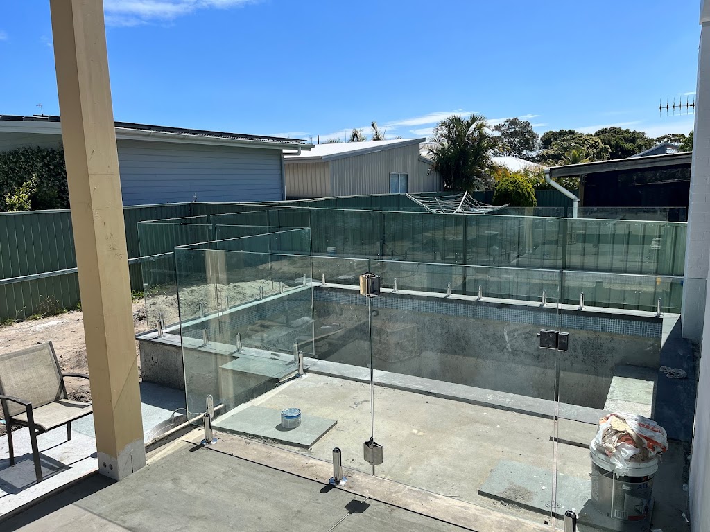 Atlas Glass | 5 Venture Cl, Morisset NSW 2264, Australia | Phone: 0466 522 244