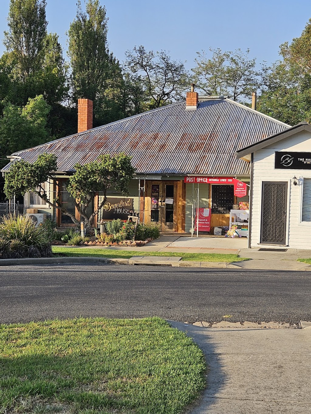Bowerbird House | 1 Jobling St, Bethanga VIC 3691, Australia | Phone: 0415 089 171