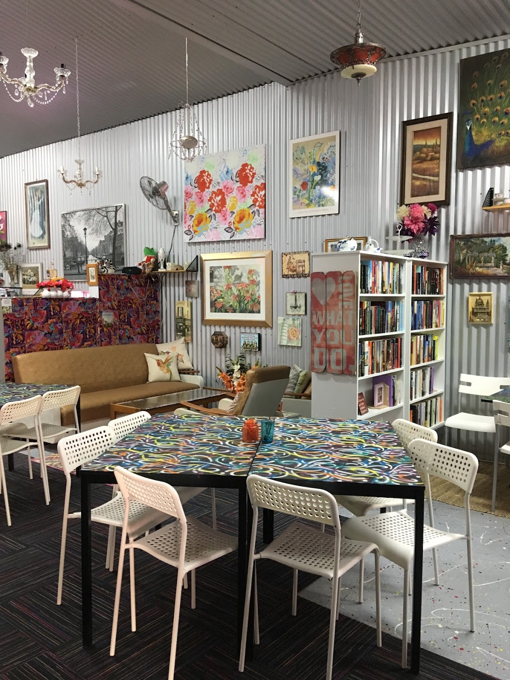 Noelenes Book Cafe | 4B Evans Rd N, Wallaroo SA 5556, Australia | Phone: 0488 933 358