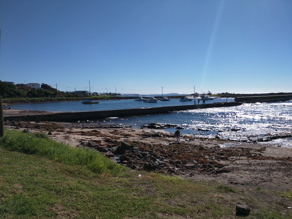 Shellharbour reef and parking | parking | 1 Wollongong St, Shellharbour NSW 2529, Australia