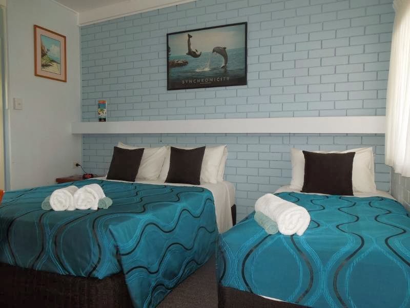 Moore Park Beach Motel | 29 Club Ave, Moore Park Beach QLD 4670, Australia | Phone: (07) 4159 8332