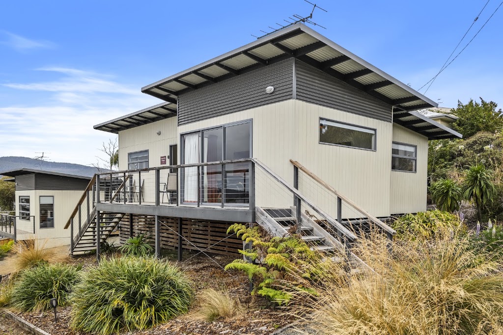 Dover Bay Cottages | 49 Bay View Rd, Dover TAS 7117, Australia | Phone: 0486 045 888