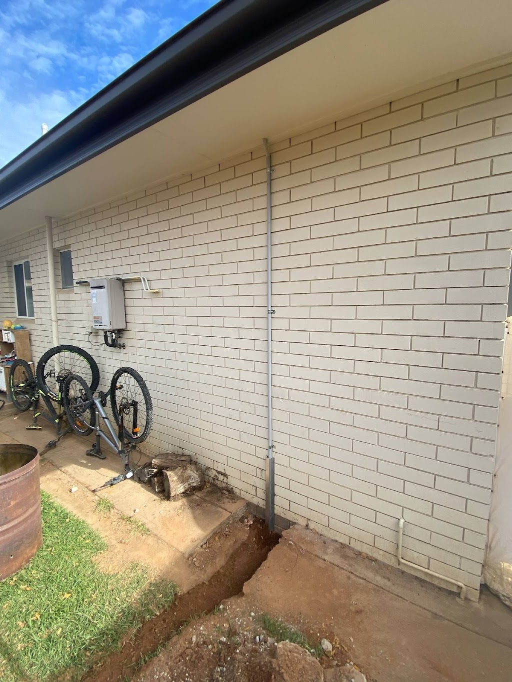 Hildred Electrical Services | 16 Queen Elizabeth Dr, Tallangatta VIC 3700, Australia | Phone: 0417 819 382