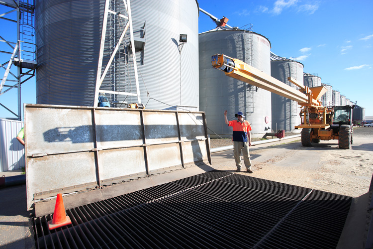 Nhill Bulk Handling | 4 Rethus Dr, Nhill VIC 3418, Australia | Phone: (03) 5391 1855