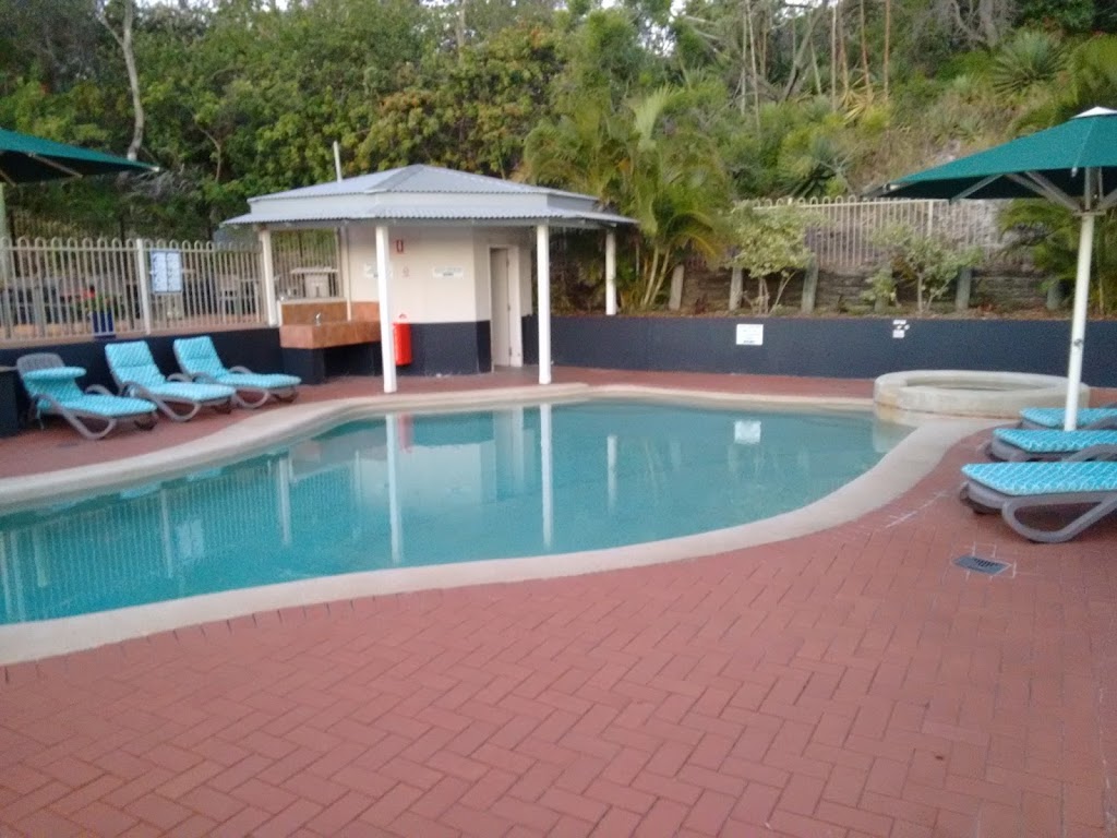 Whalewatch Ocean Beach Resort | lodging | 7 Samarinda Way, Point Lookout QLD 4183, Australia | 0734098555 OR +61 7 3409 8555