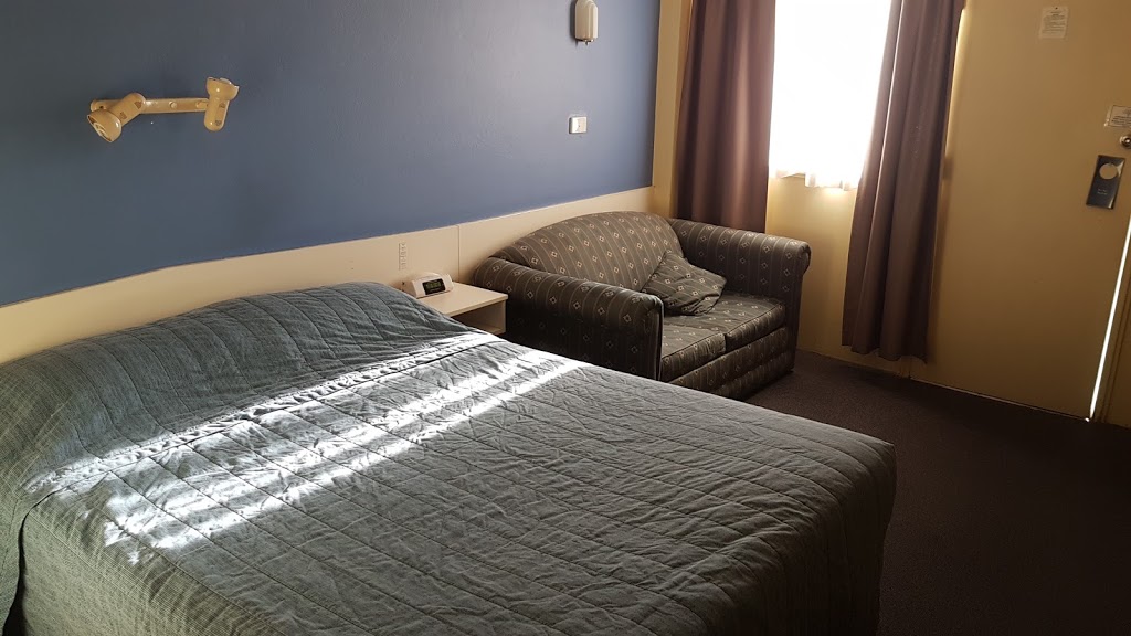 Country Motor Inn Singleton | Hunter St, Singleton NSW 2330, Australia | Phone: (02) 6572 2388