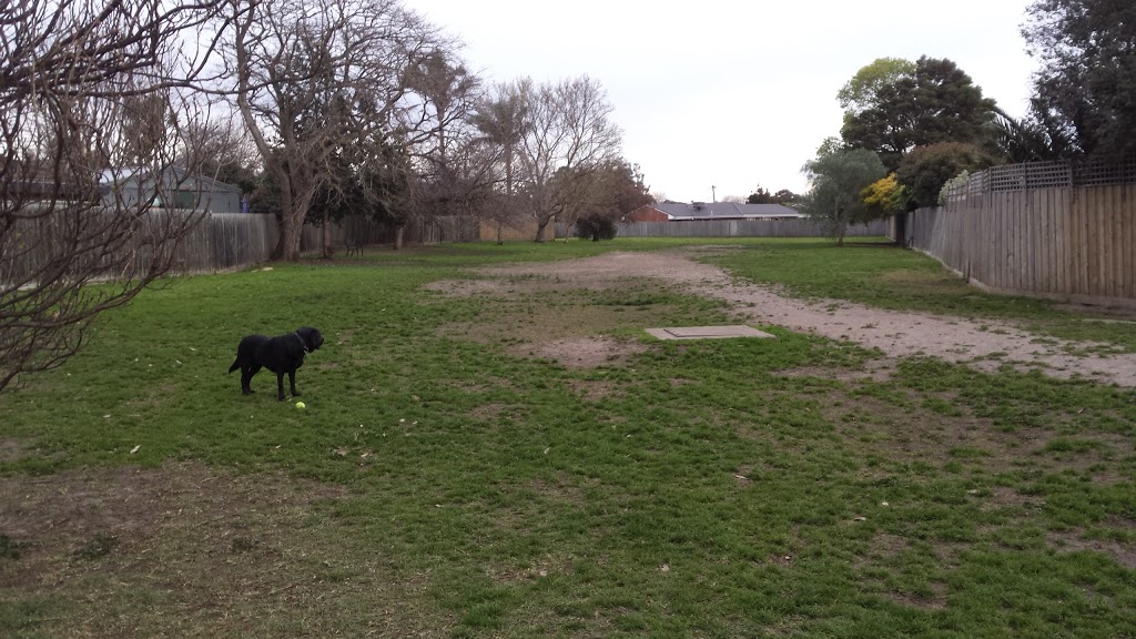 Roxy Dog Park | park | 5A Snowdon Dr, Cheltenham VIC 3192, Australia