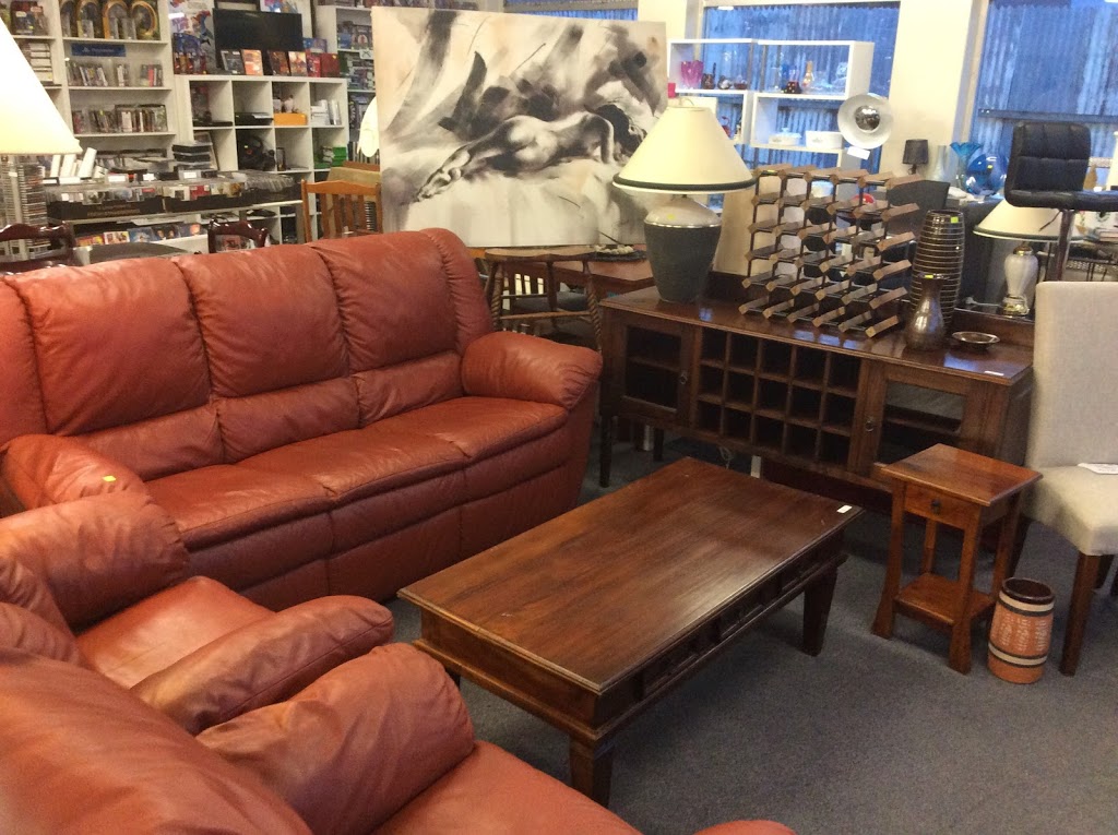 Olis Garage Sale | furniture store | 13 Hamilton Rd, New Norfolk TAS 7140, Australia | 0439012730 OR +61 439 012 730