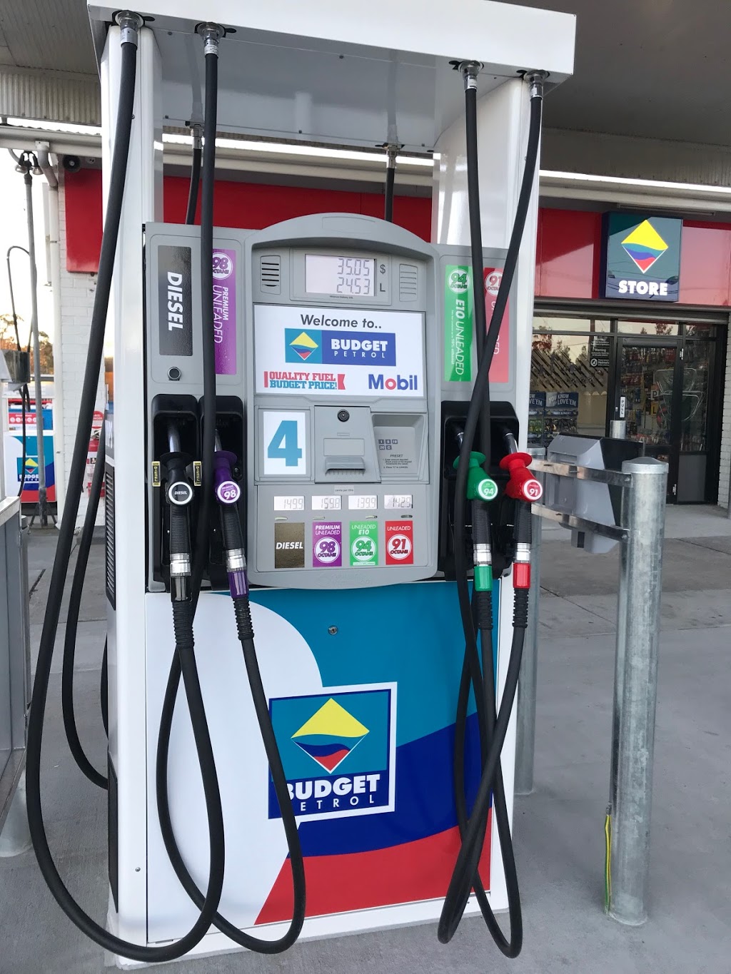 Budget Petrol Sanctuary Point | gas station | 147 Larmer Ave, Sanctuary Point NSW 2540, Australia | 0244430113 OR +61 2 4443 0113