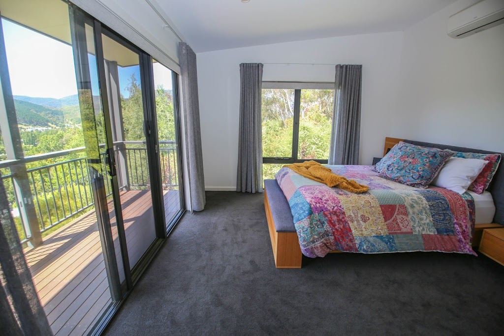 Apex Villa | 38 Hargreaves Rd, Bright VIC 3741, Australia | Phone: (03) 5759 2555