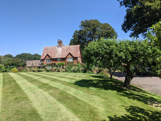 Roots Shoots & Leaves Garden Maintenance | 17 Connaghan Ave, East Corrimal NSW 2518, Australia | Phone: 0490 797 129