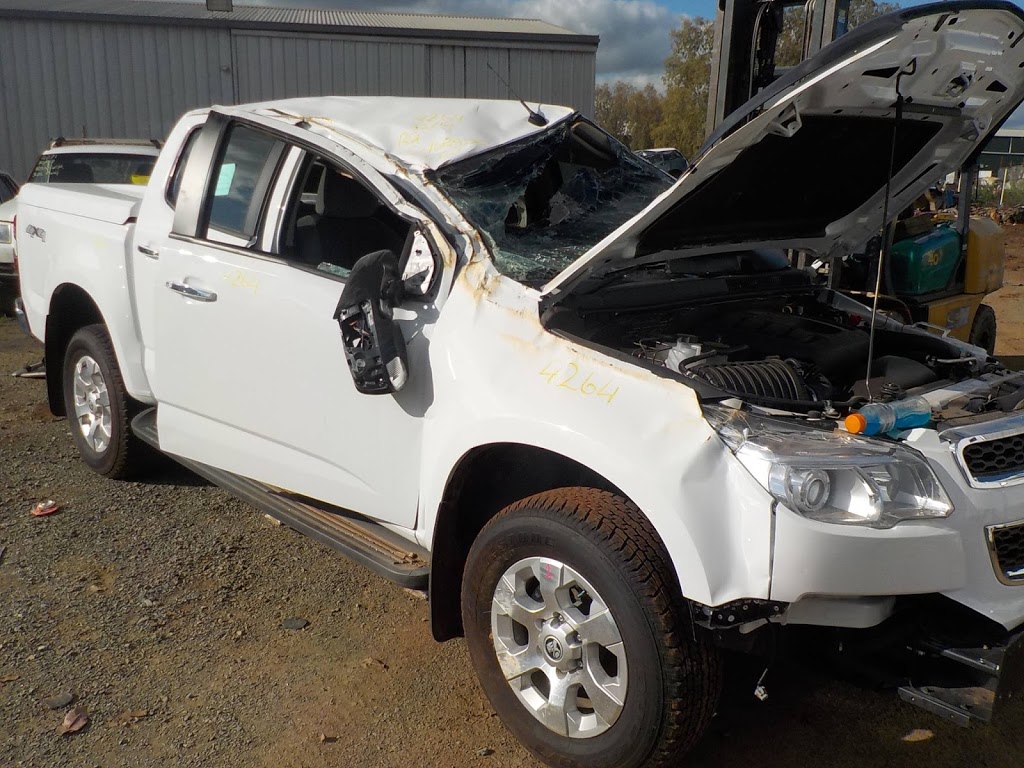 Parkes Auto Wreckers | car repair | 32-36 Matthews St, Parkes NSW 2870, Australia | 0268624155 OR +61 2 6862 4155