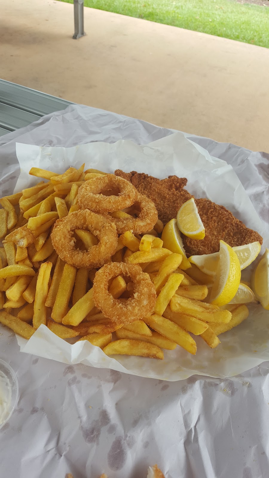 Tannum Beach Fish & Chips | restaurant | shop 1/1 Pacific Ave, Tannum Sands QLD 4680, Australia | 0749737013 OR +61 7 4973 7013