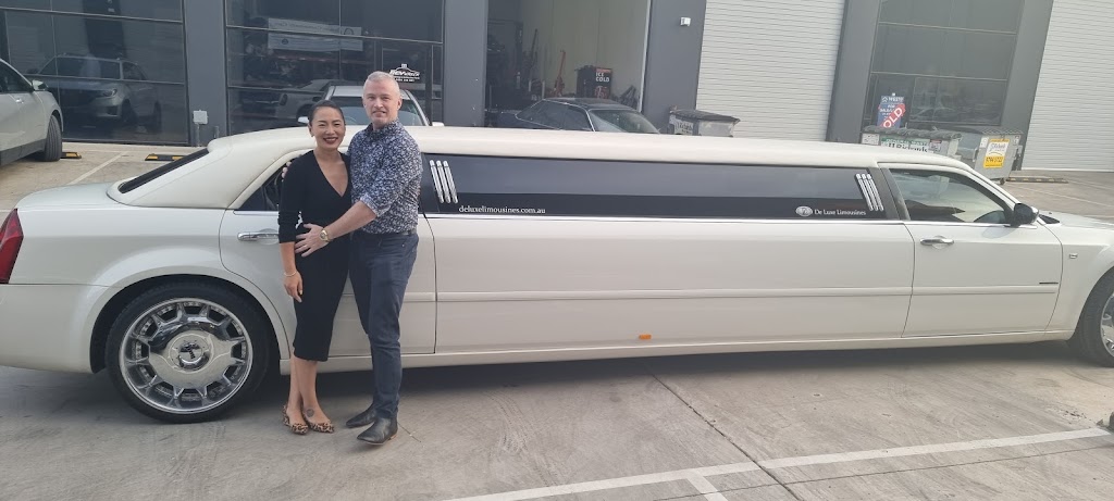 De Luxe Limousines |  | Denton Ave, St Albans VIC 3021, Australia | 0400131122 OR +61 400 131 122