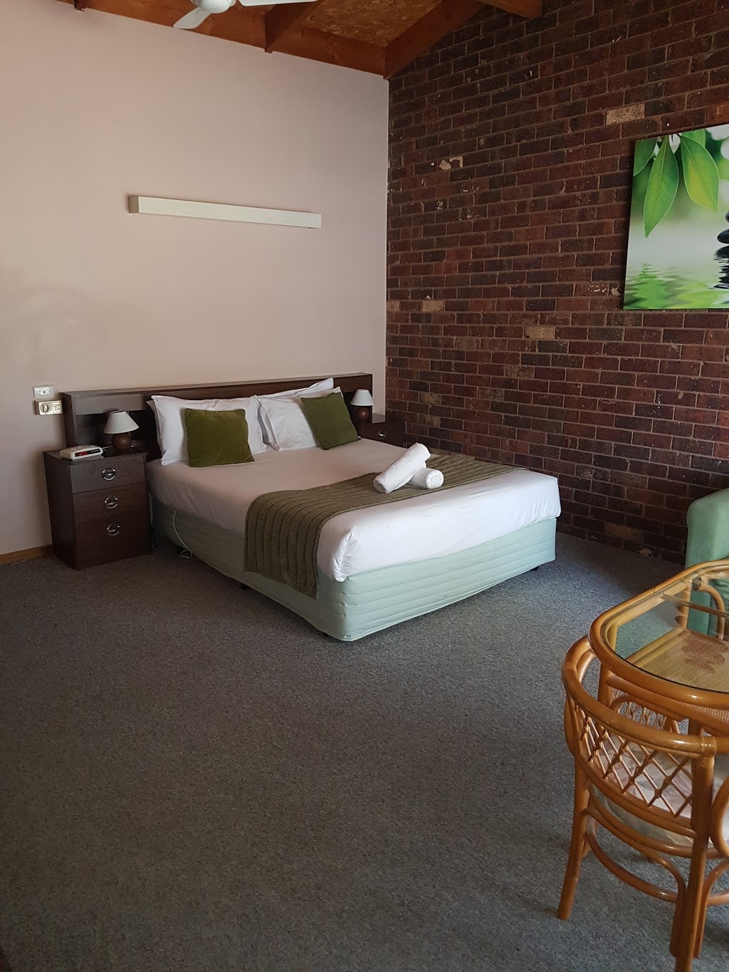 Barooga Golf View Motel | Golf Course Rd, Barooga NSW 3644, Australia | Phone: (03) 5873 4555