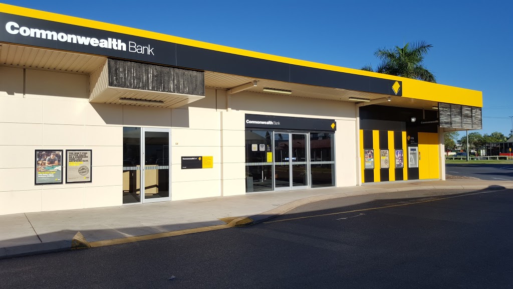 Commonwealth Bank | bank | Emerald Village Shopping Centre, 1B Hospital Rd, Emerald QLD 4720, Australia | 132221 OR +61 132221