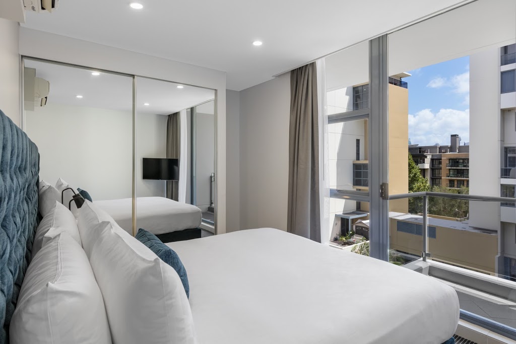 Meriton Suites Waterloo | lodging | 30 Danks St, Waterloo NSW 2017, Australia | 0292771125 OR +61 2 9277 1125