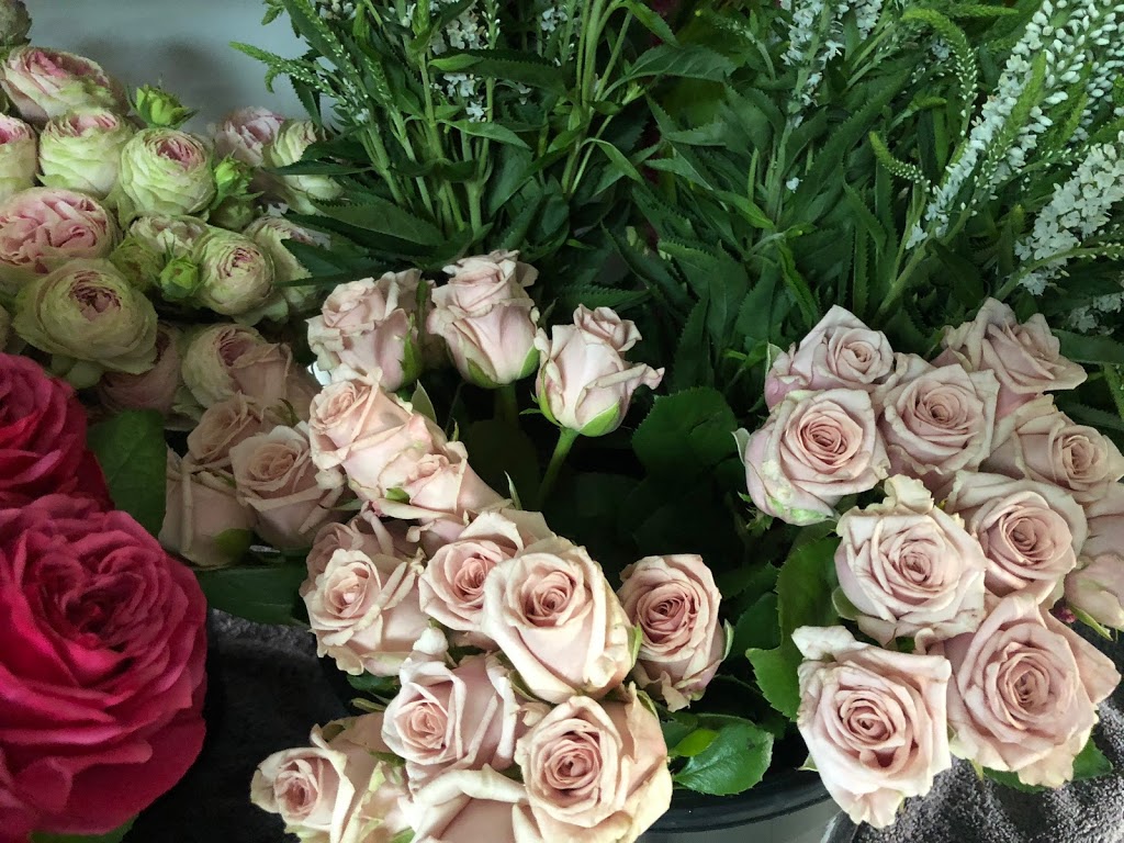 flowers@109 | florist | 109 Baxter-Tooradin Rd, Pearcedale VIC 3912, Australia | 0438781330 OR +61 438 781 330