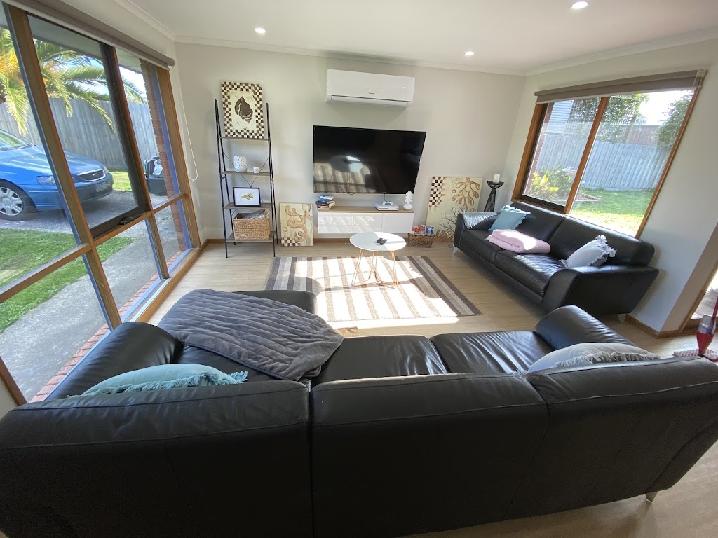 4 bedroom luxury home with spa sleeps 10 | 344 Edgar St, Portland VIC 3305, Australia | Phone: 0403 113 878