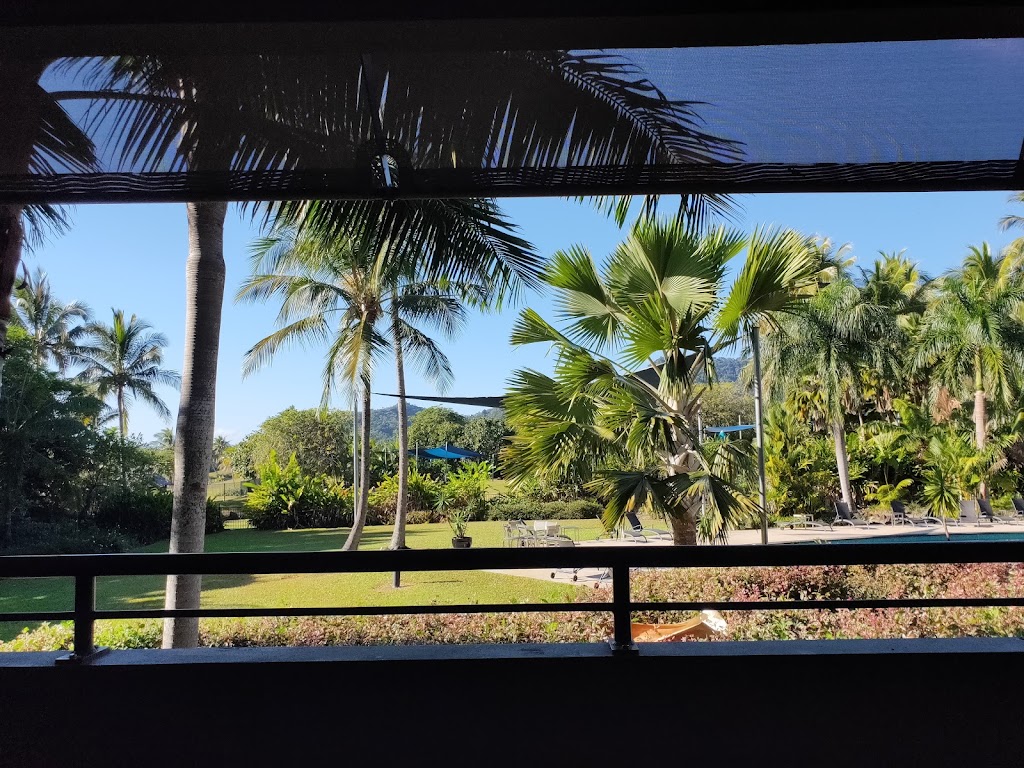 Resort Room in Parsdise | Paradise Palms Golf Course, 210B/65 Paradise Palms Dr, Kewarra Beach QLD 4879, Australia | Phone: 0448 939 041
