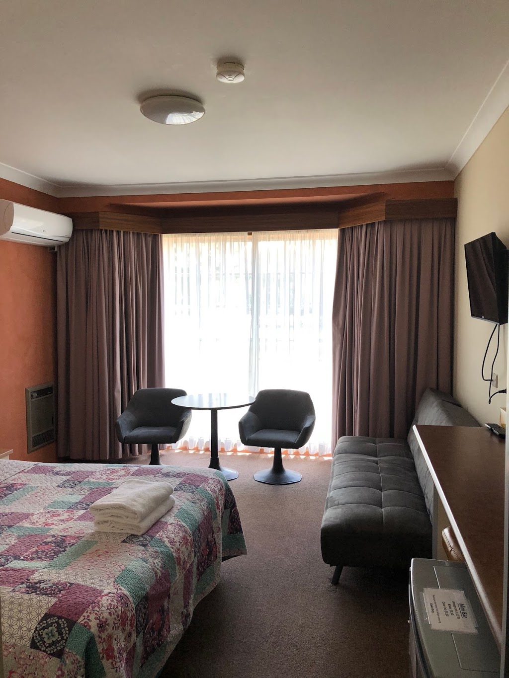 Motel Margeurita | 2 Margeurita Pl, Queanbeyan West NSW 2620, Australia | Phone: (02) 6297 5531