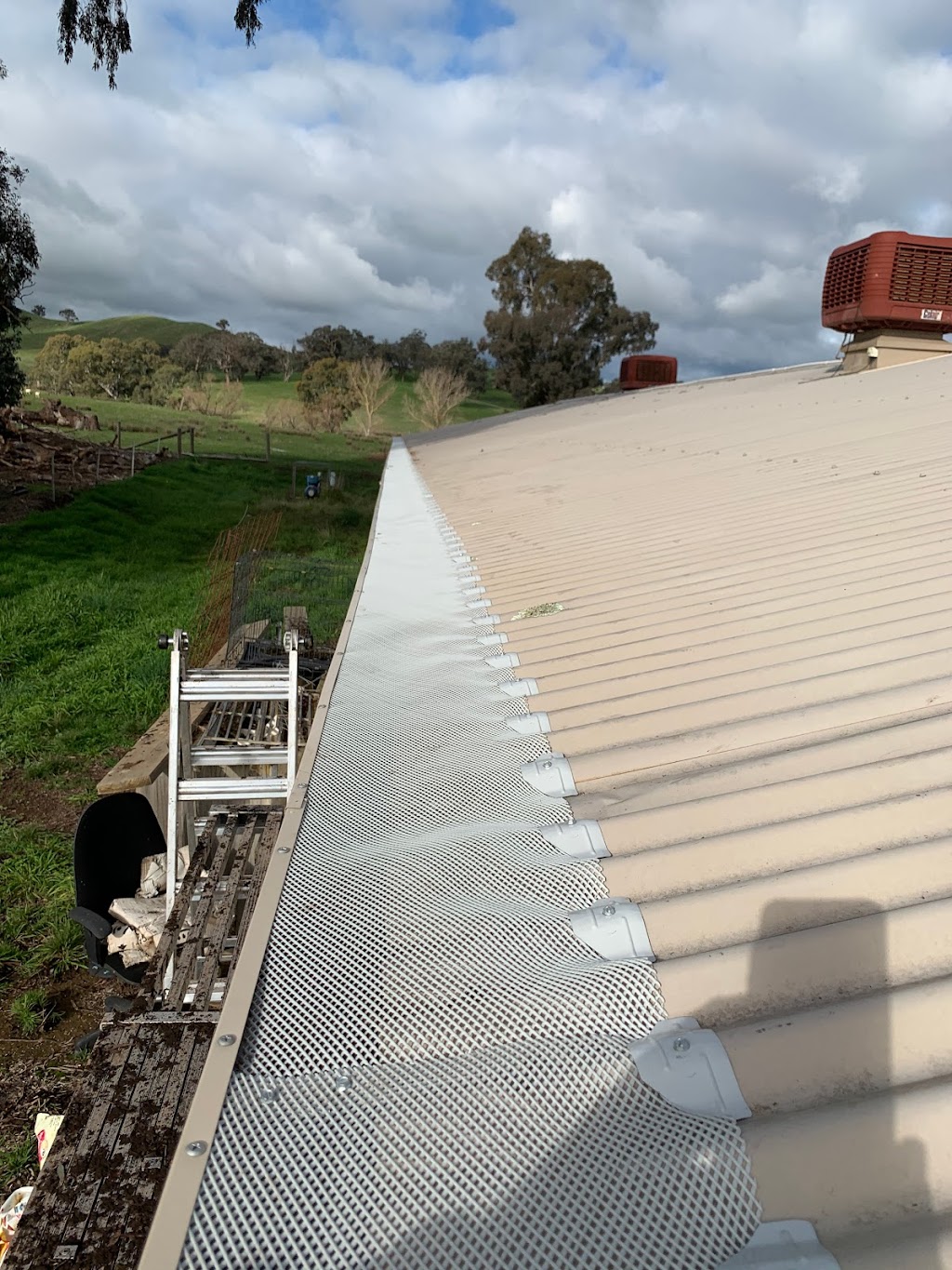 Four Seasons Gutter Protection | Unit 1/47-49 Claude Boyd Parade, Bells Creek QLD 4551, Australia | Phone: (07) 5357 9431