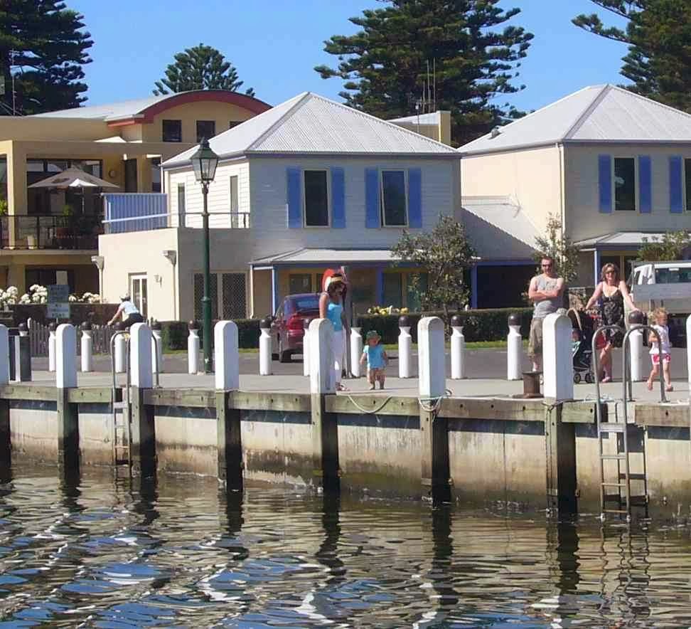Dockside Waterfront Indulgence | lodging | 6/25 Gipps St, Port Fairy VIC 3284, Australia | 0419589099 OR +61 419 589 099