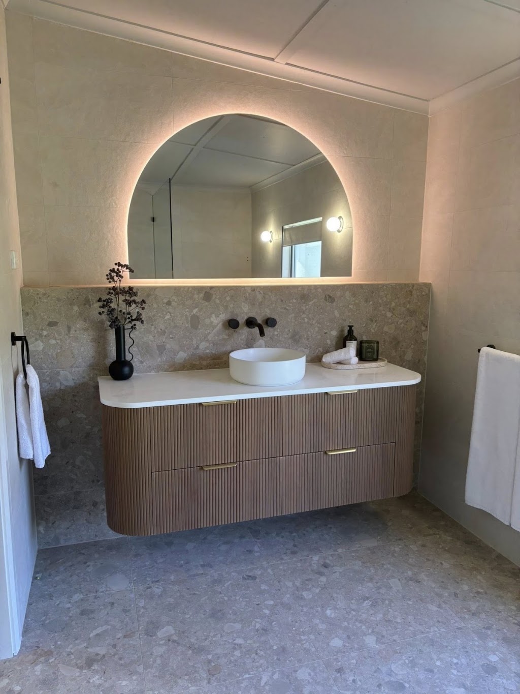 The Cellarhands - Pokolbin Farm Stay | 431 Oakey Creek Rd, Pokolbin NSW 2320, Australia | Phone: 0499 536 536